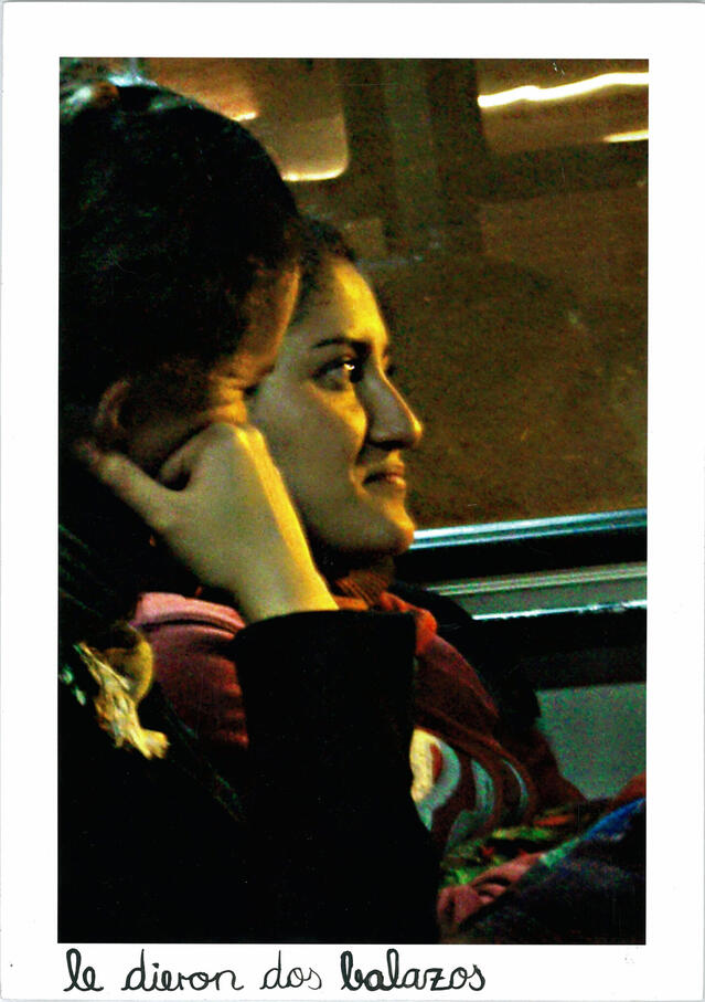 Le dieron dos balazos